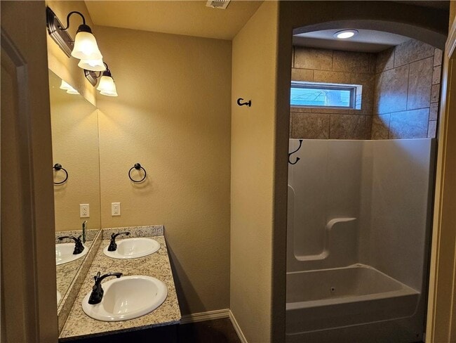 Photo - 2652 N Valencia Ave