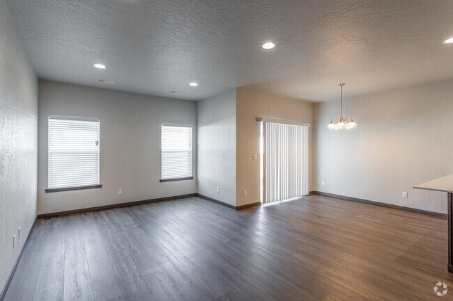 3BR, 2BA - 1,437 SF