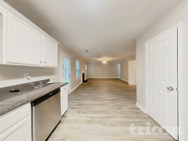 Photo - 613 Amberwood Dr