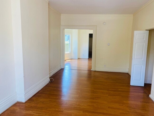 Building Photo - 362 Clinton Ave Unit 1st Floor Rental