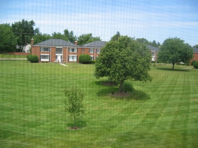 Photo - 628 E Fox Hills Dr Condo