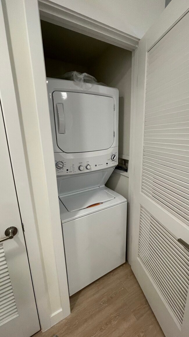 Photo - 2420 NE 197th St Unidad A8