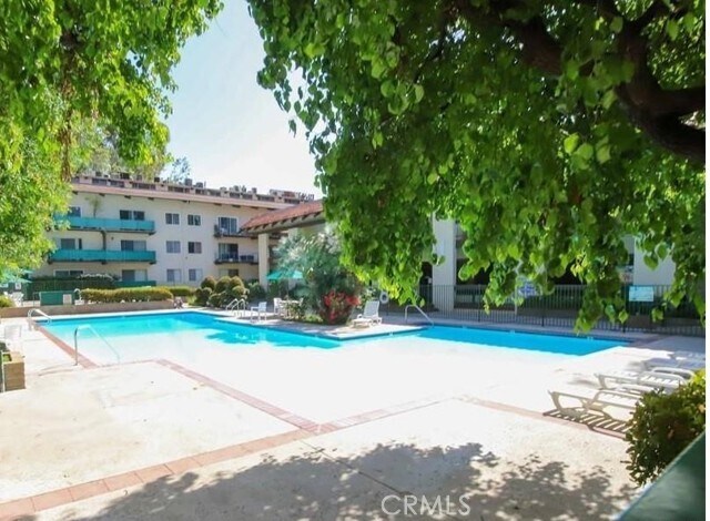 Photo - 5460 White Oak Ave