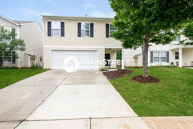 Building Photo - 3 Bedroom Pet-Friendly Home in Charlotte, NC with Main Street Renewal