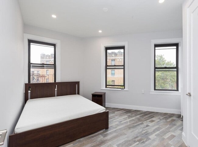 Photo - 2320 Hughes Ave Unit Apt 6