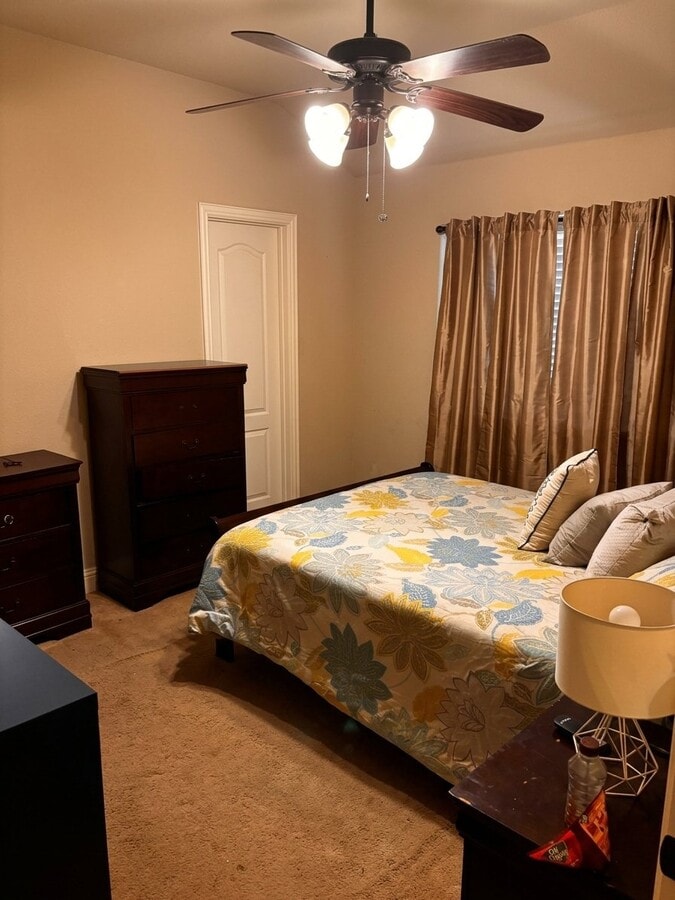 Photo - 433 Calvert Dr