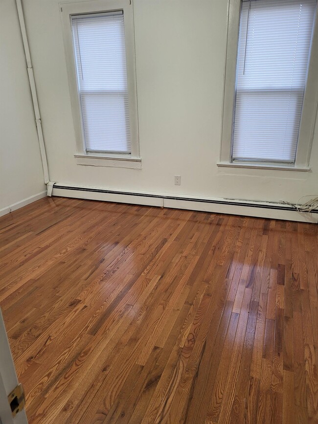 Building Photo - 89 W 21st St Unit 1