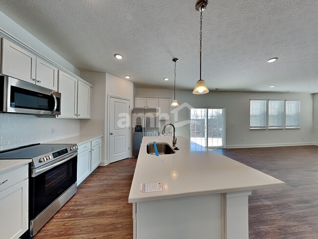 Photo - 802 Castor Ct