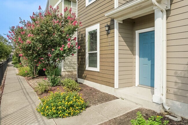 Photo - 5306 Golden Canary Ln House