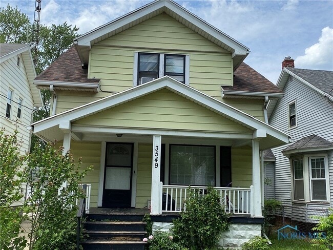 Photo - 3549 Hazelhurst Ave