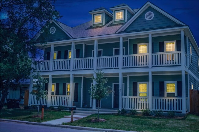 Photo - 402 Poplar St