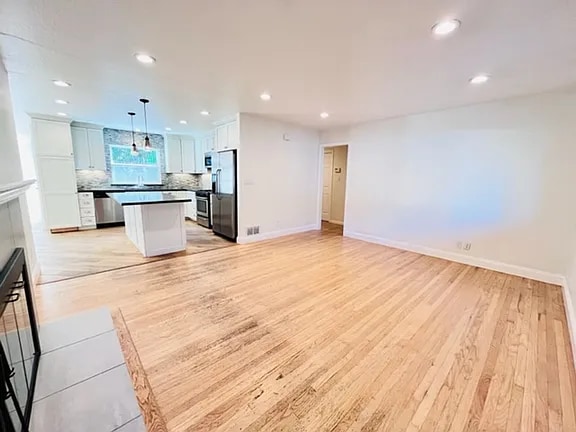 Building Photo - 2225 Hillside Ct