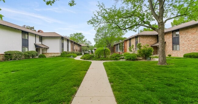 Building Photo - Villa Medici Apartments