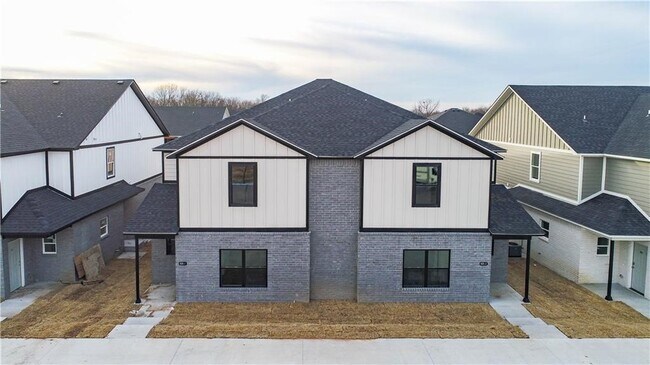 Photo - 825 S Rupple Rd