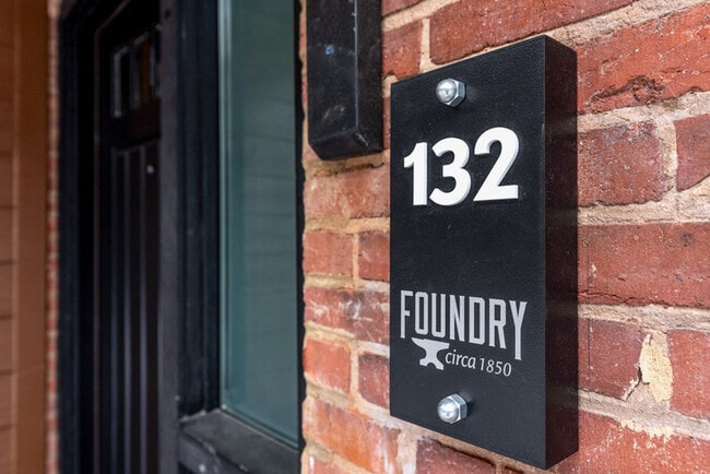 Building Photo - 235 Old South High St Unit 235-132