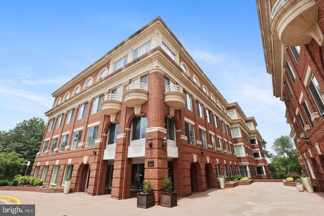 Building Photo - 625 Slaters Ln Unit 201