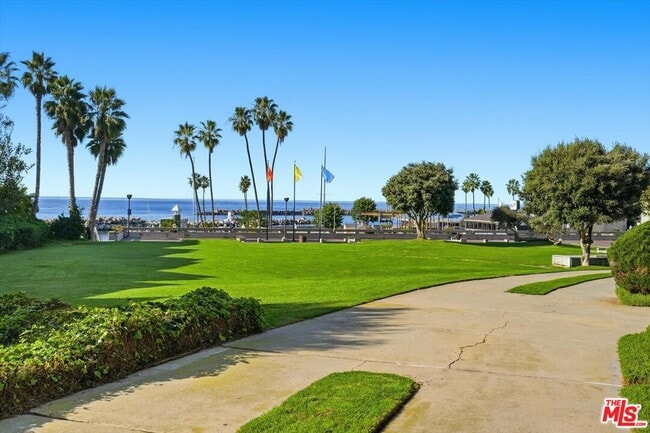 Photo - 240 The Village Unidad 210