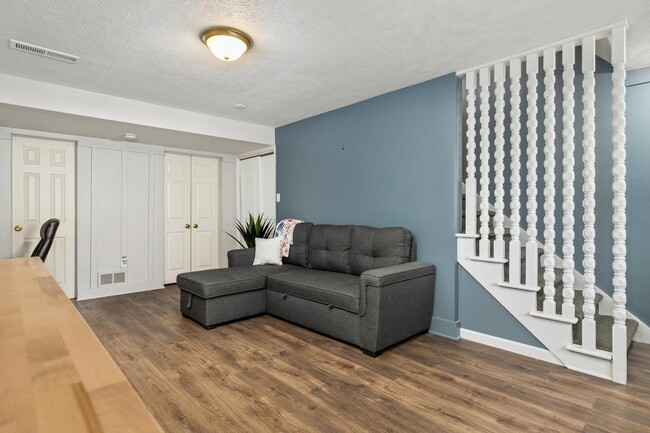 Photo - 6007-6009 N Imperial Drive