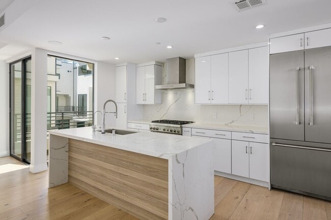 Photo - 741 N Gramercy Pl
