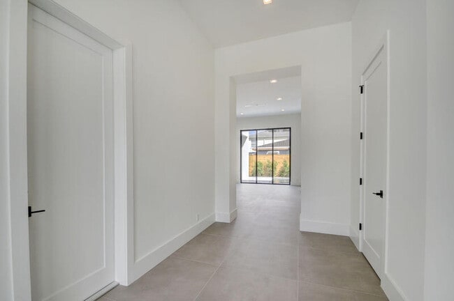 Photo - 901 Upland Rd