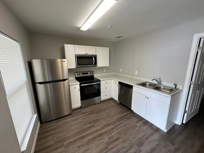 Photo - 3463 NE 55th Ave Unit 2