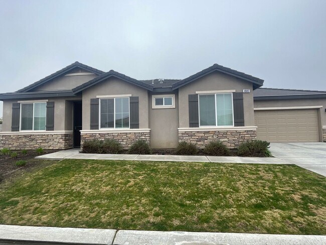 Newer home in gated community in Visalia - Newer home in gated community in Visalia