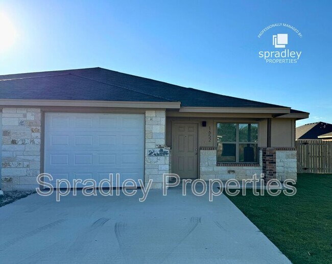 Building Photo - 1652 Sabine Rental