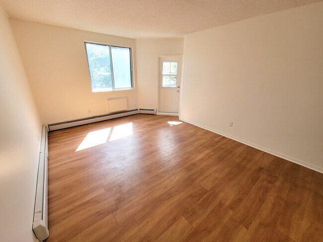 Photo - 828 Sutton Mills