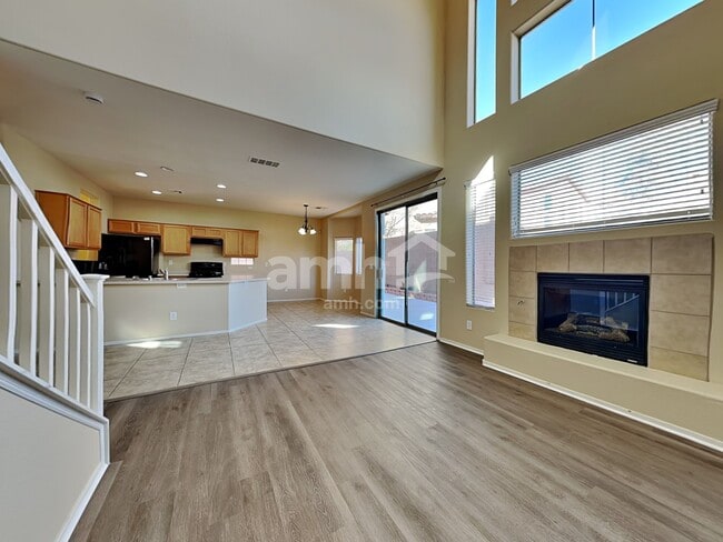 Photo - 8288 Amtrak Express Ave