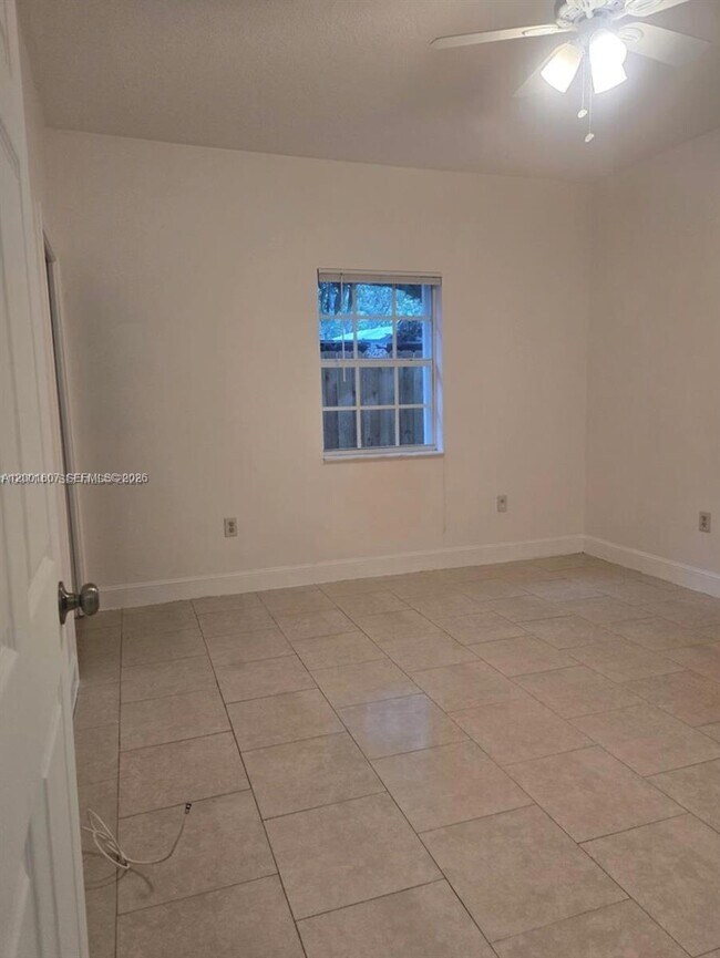 Photo - 9740 NW 5th Ave Unidad B