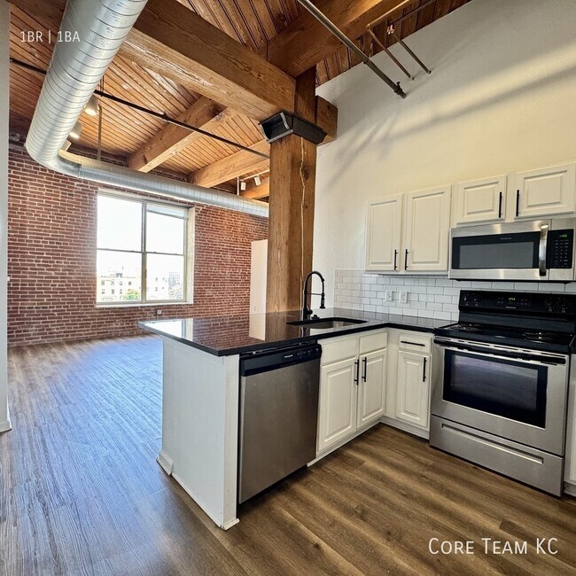 Building Photo - 202 W 5th St Unit 310