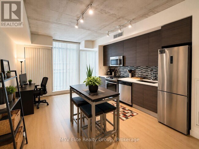 Photo - 111 Bathurst St Unit 426