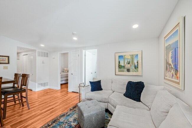 Photo - 9609 Pacific Ave Unit 2