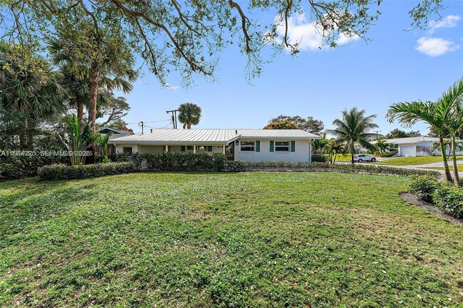 324 Tequesta Dr