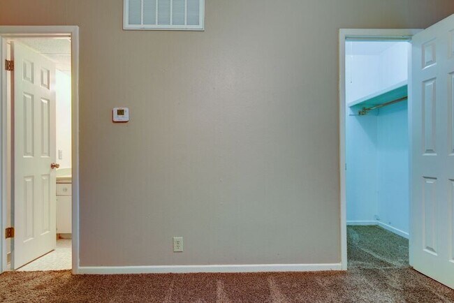 Photo - 2401 Brookridge Dr Unit 04