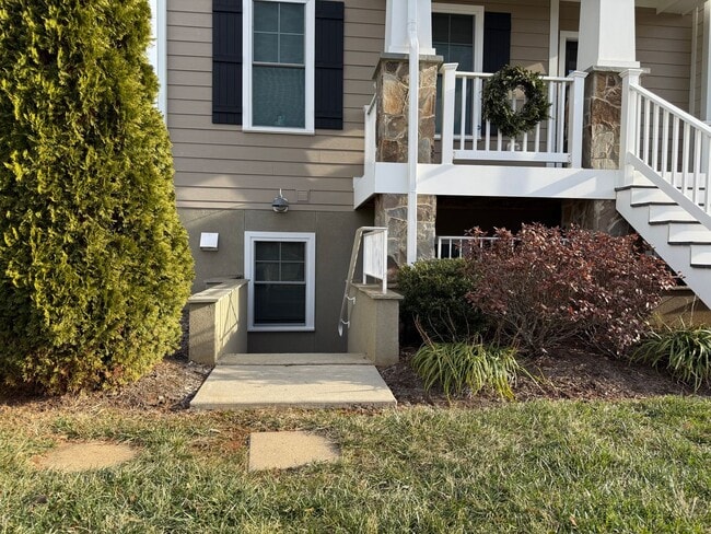 Building Photo - 514-B Trailside Avenue - Cozy 1BR Apartment on Pantops!