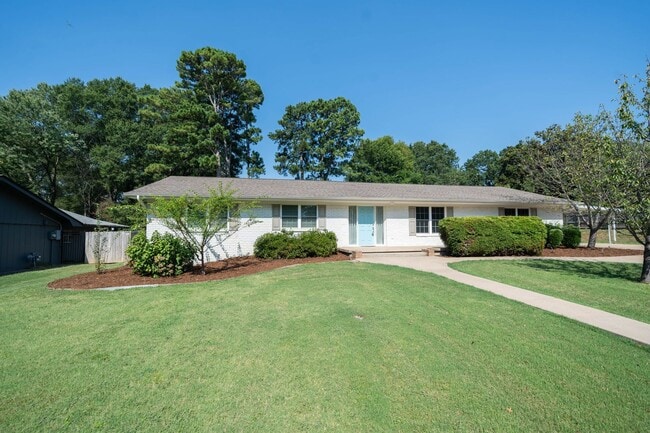 Building Photo - Turnkey Renovated Home!