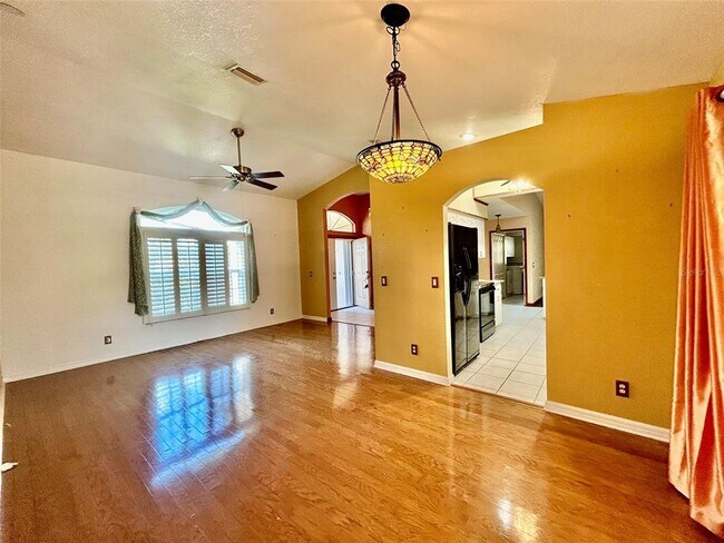 Photo - 25145 Mercedes Dr