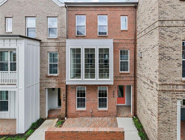 Photo - 207 Oliver Wy