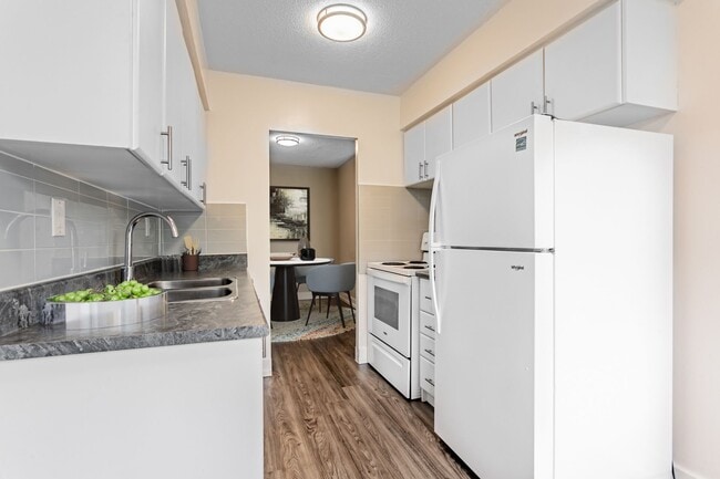 Photo - 40 Tuxedo Court