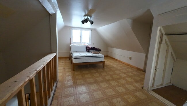 Photo - 304 W Pine St