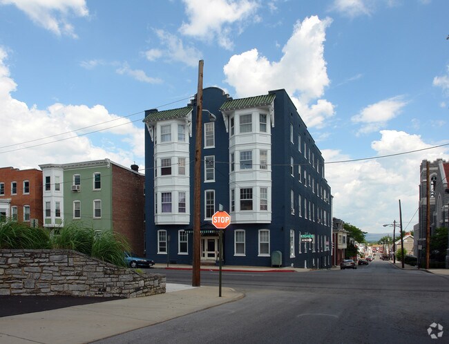 Photo - 300-302 N Potomac St Apartments