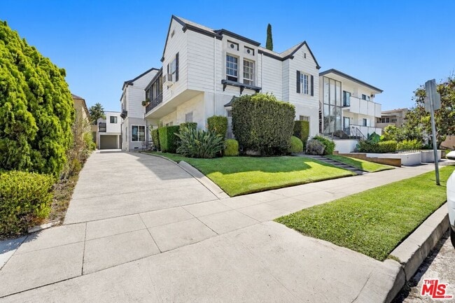 1070 Masselin Ave