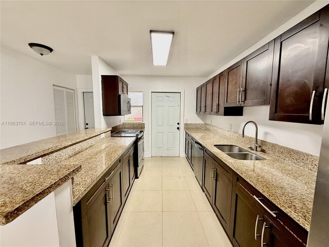 Photo - 1540 SW 5th Pl Unidad 2A