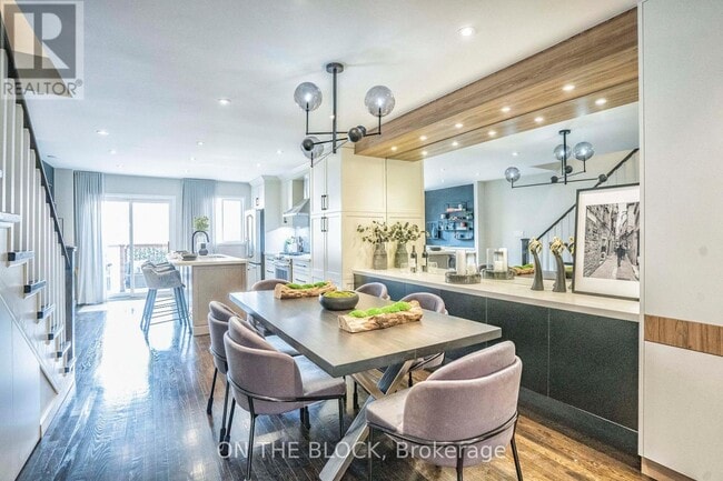 Photo - 49 Leslie St