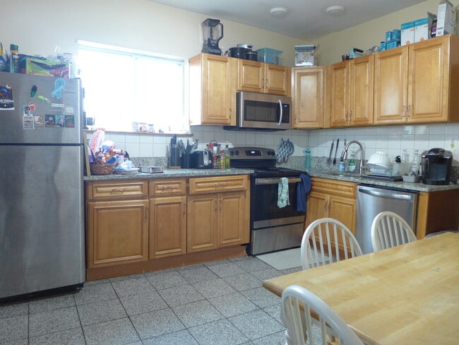 Photo - 832 Parker St