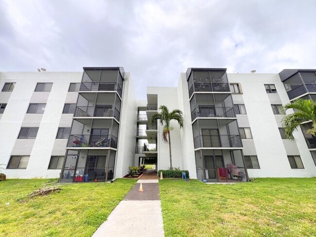 Building Photo - 3700 N Pine Island Rd Unit 408