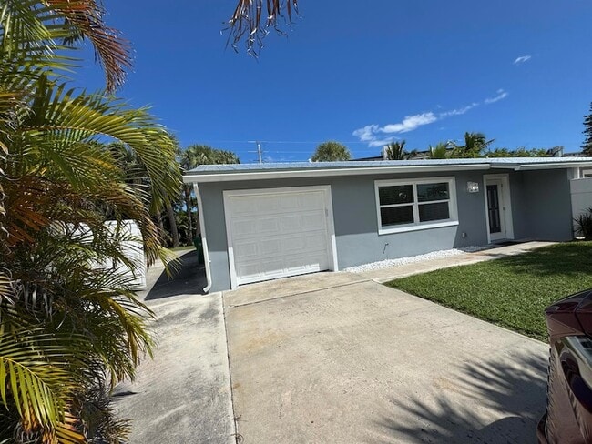 Photo - 110 N Las Olas Dr