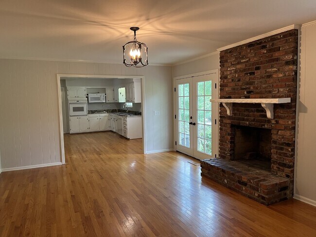 Photo - 810 Davis Dr