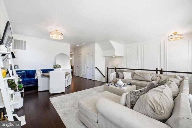 11360 Sandhurst Pl